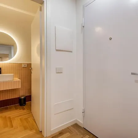 1 From Metro-new Luxury Studio-pta Venezia 7 Milaan