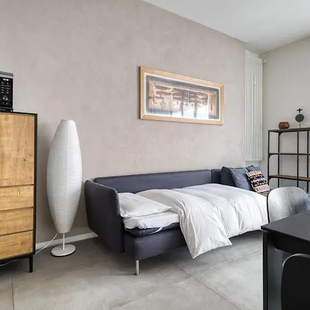 Large Milan's Navigli - 5 Gu... * Milano