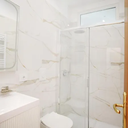 Navigli Newly Renovated 2 Bathrooms דירה