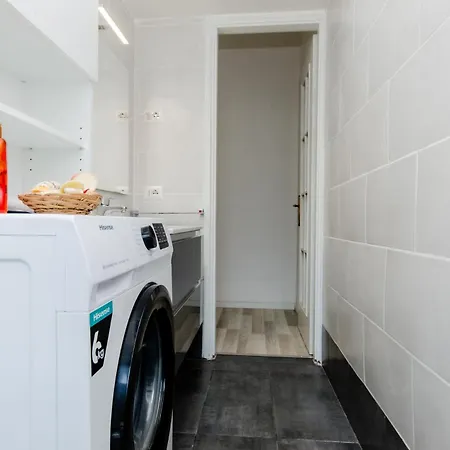 Lugano S&s Home, Moderna E Tranquilla, Vicino Al Centro Di Milano, Con Parcheggio Gratuito Esterno * Milán