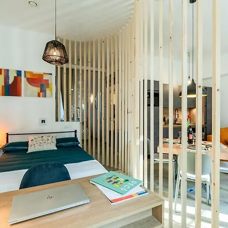 Private Garden & Metro 2 Min - Wooden Wave Flat Lägenhet Milano