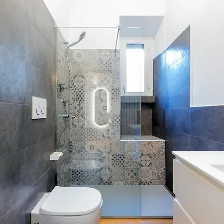 Apartament Trilocale Con Aria Condizionata E Parcheggio Privato Fronte