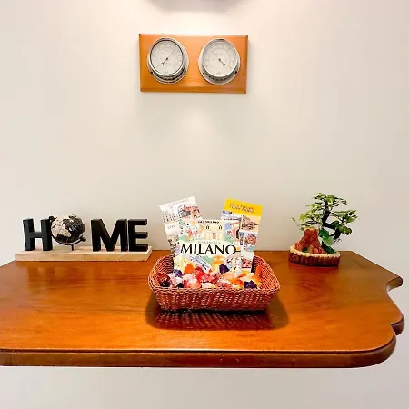 In Front Of Metro Cadorna La Casa Degli Artisti Milaan