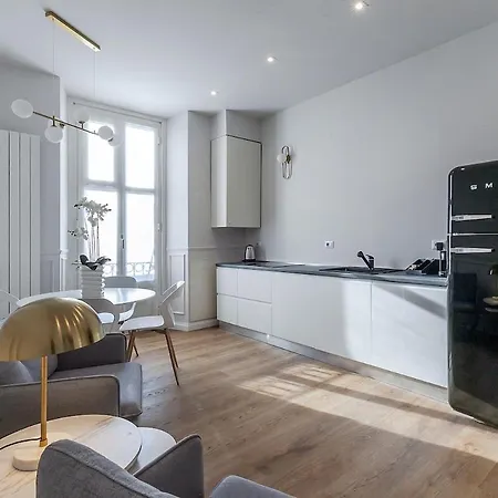 Luxury 2-bedroom Station *