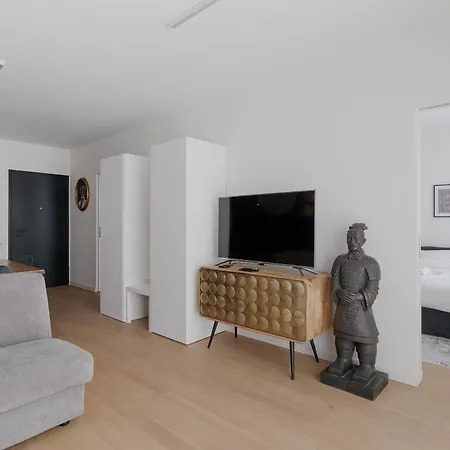 Guesthost - Modern Near Porta Venezia * Milan