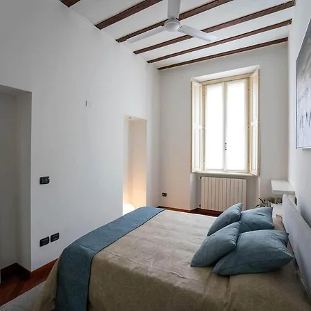 Spacious Flat W Wooden Beams - Porta Venezia