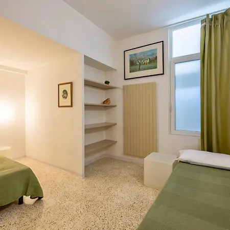 Spacious Navigli Apartment *