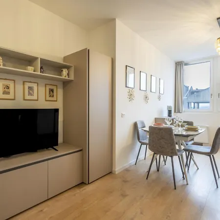 Lotus By Interhome * ミラノ