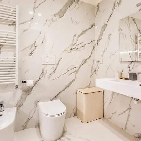 Luxury Via Montenevoso 4 Pax Wi-fi شقة *