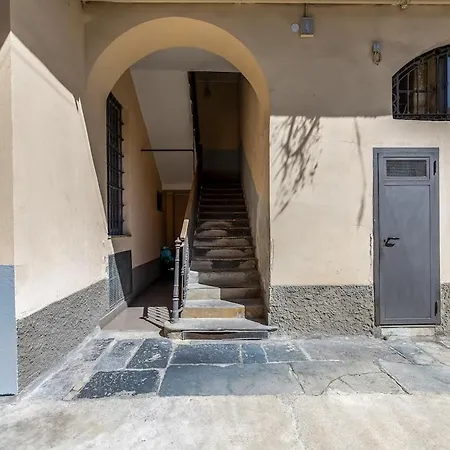 Vecchia Milano, 10 Minutes From The Duomo Апартаменты Милан