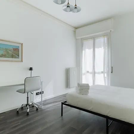 Guesthost - Comfy White