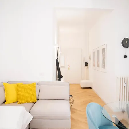 Апартаменты Modern Flat Metro Lotto-citylife-mico-self Check-in-ac