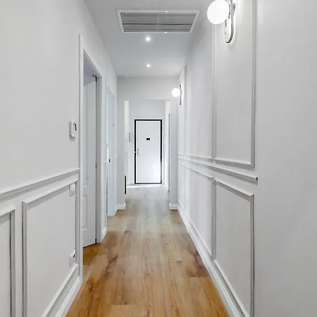 Luxury 2-bedroom Station