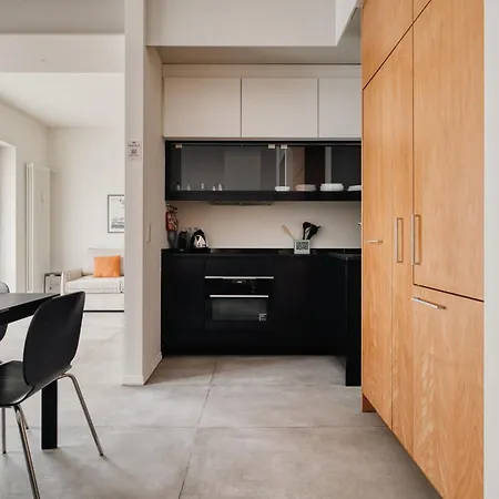 Large Milan's Navigli - 5 Gu... *