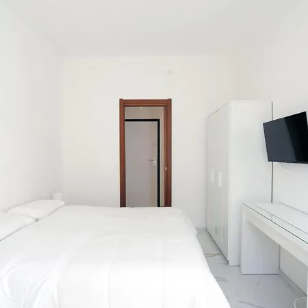 Navigli Newly Renovated 2 Bathrooms דירה