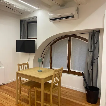 Elena S Navigli Apartman *