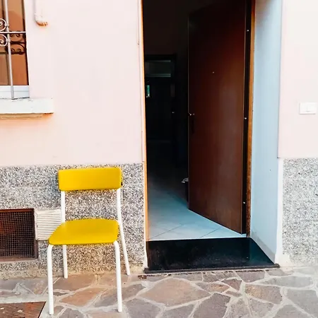 Nina House Yellow Metro Affori Center * מילאנו