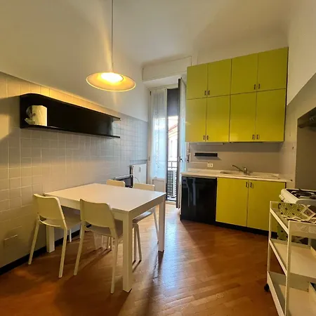 Prestigious 3 Bedrooms, 8 Guest, Centre Porta Romana Milão