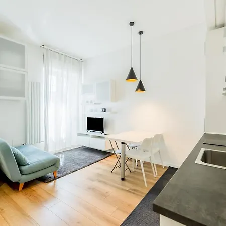 Vecchia Milano, 10 Minutes From The Duomo Апартаменты Милан