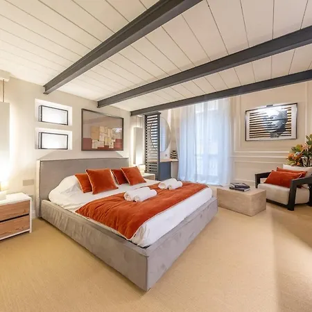 Secret - San Babila Lux 2 Bedrooms شقة ميلان