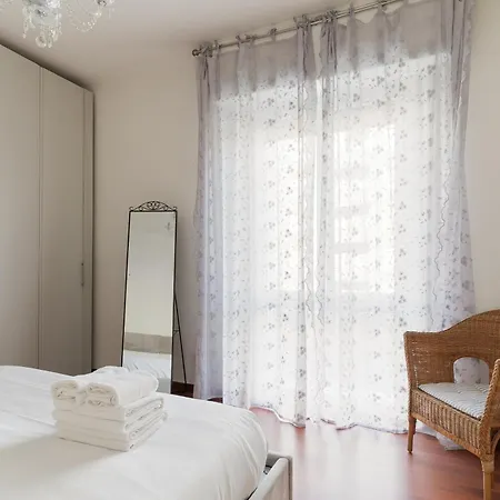 Apartment Guesthost - Lorenteggio Charming Flat *