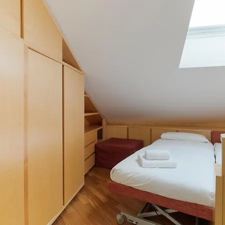 Guesthost - Navigli Modern Flat