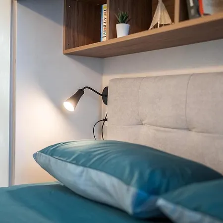 Private Garden & Metro 2 Min - Wooden Wave Flat Апартаменты