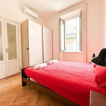 In Front Of Metro Cadorna La Casa Degli Artisti Milaan