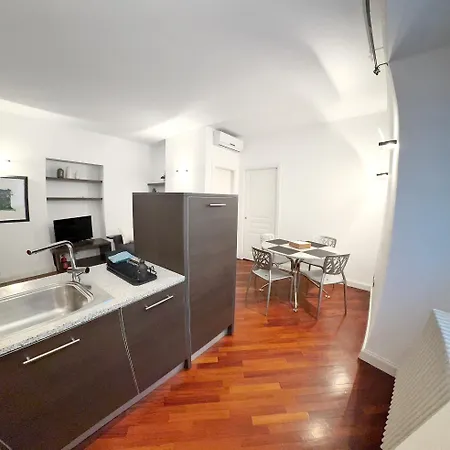 Casa Fara 18 - Accoglienza E Relax Nel Cuore Urbano 밀라노