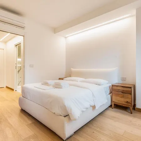 Luxury Via Montenevoso 4 Pax Wi-fi *