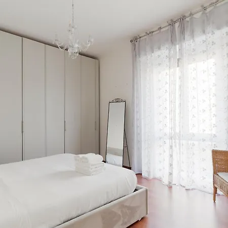 Guesthost - Lorenteggio Charming Flat Mailand