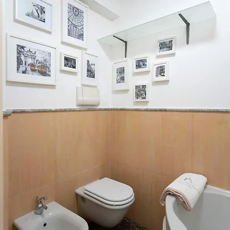 Spacious Flat W Wooden Beams - Porta Venezia
