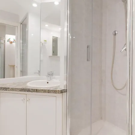 Guesthost - Arco Della Pace *