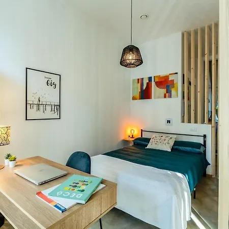 Private Garden & Metro 2 Min - Wooden Wave Flat *