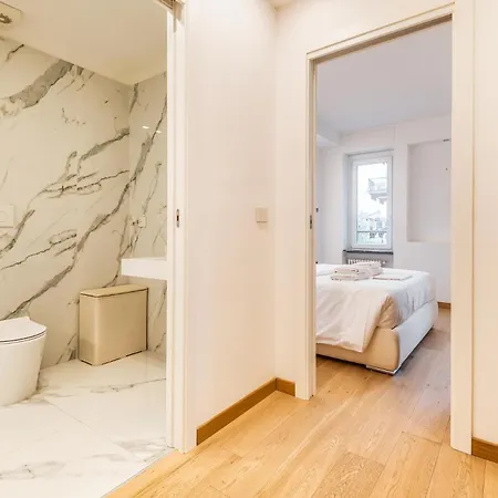 Luxury Via Montenevoso 4 Pax Wi-fi شقة