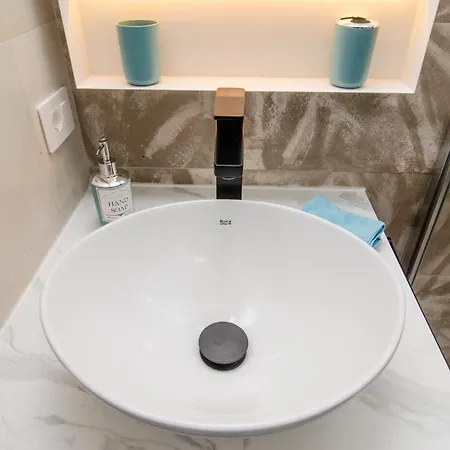 Stupendo Bilocale Ristrutturato A Nuovo Mm Argonne * Milan