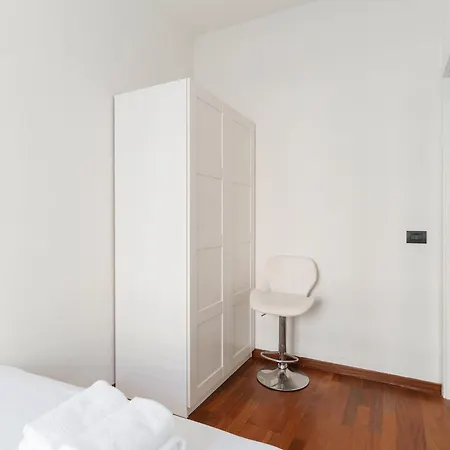 Guesthost - Lorenteggio Charming Flat *