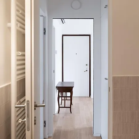 アパート Luminoso Trilocale Con Ampio Terrazzo - Mirable Pm ミラノ