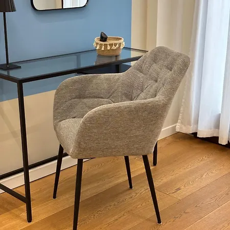 Charme Milanese, Sansiro, Citylife, Tram To The Duomo