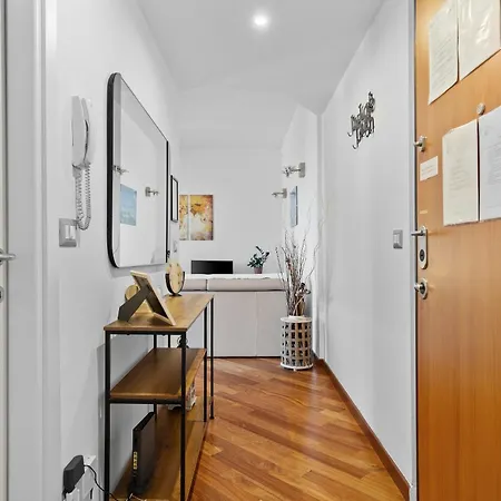 Skyline View 8 Mins To San Siro Apartment *