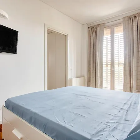 Giaxtower Gym & Pool Romantic Pool View