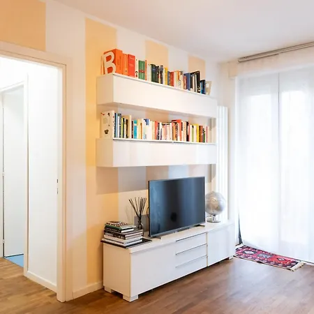 Ampio E Accogliente Bilocale In Zona Bicocca Apartmán