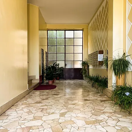 Monica Navigli Apartment