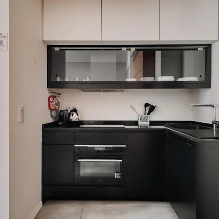 Large Milan's Navigli - 5 Gu... Milano