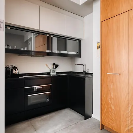 Large Milan's Navigli - 5 Gu... Апартаменты Милан