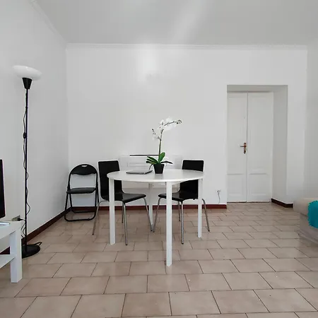 Lavi - Lakeside L&b *