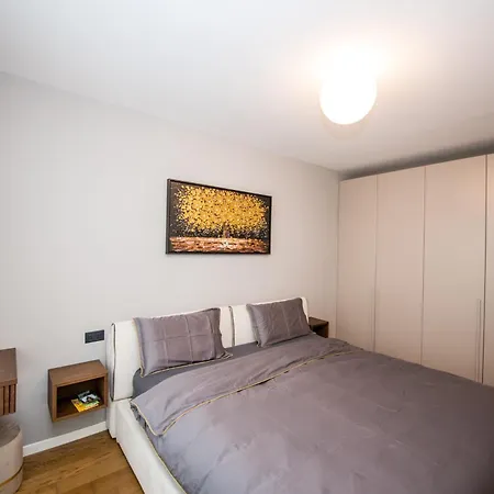 Vivare - The Fifth Милан