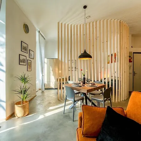 Private Garden & Metro 2 Min - Wooden Wave Flat *