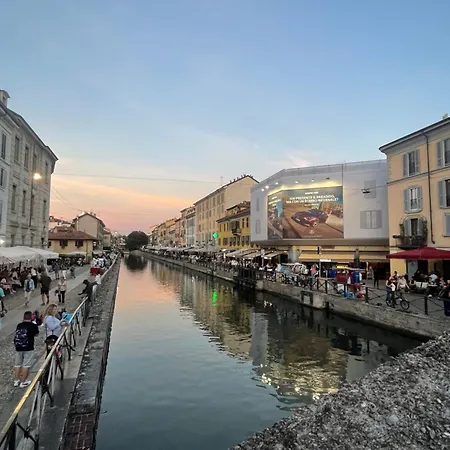 Elena S Navigli Milánó