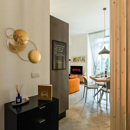 Private Garden & Metro 2 Min - Wooden Wave Flat Апартаменты *